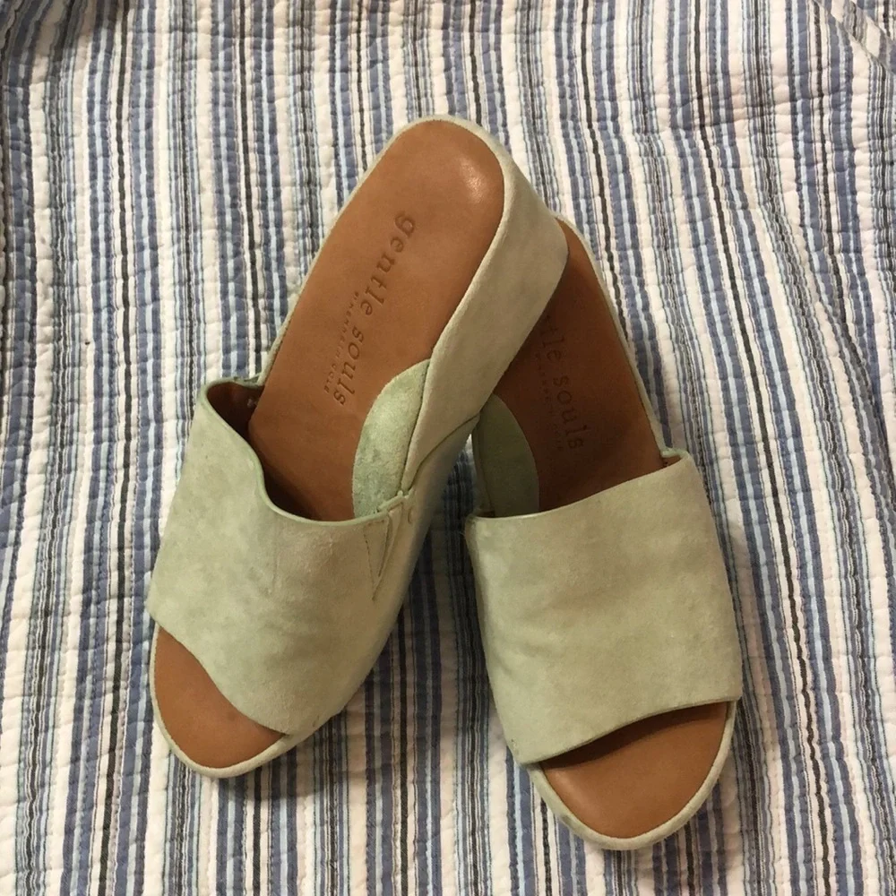 Beautiful mint green wedges